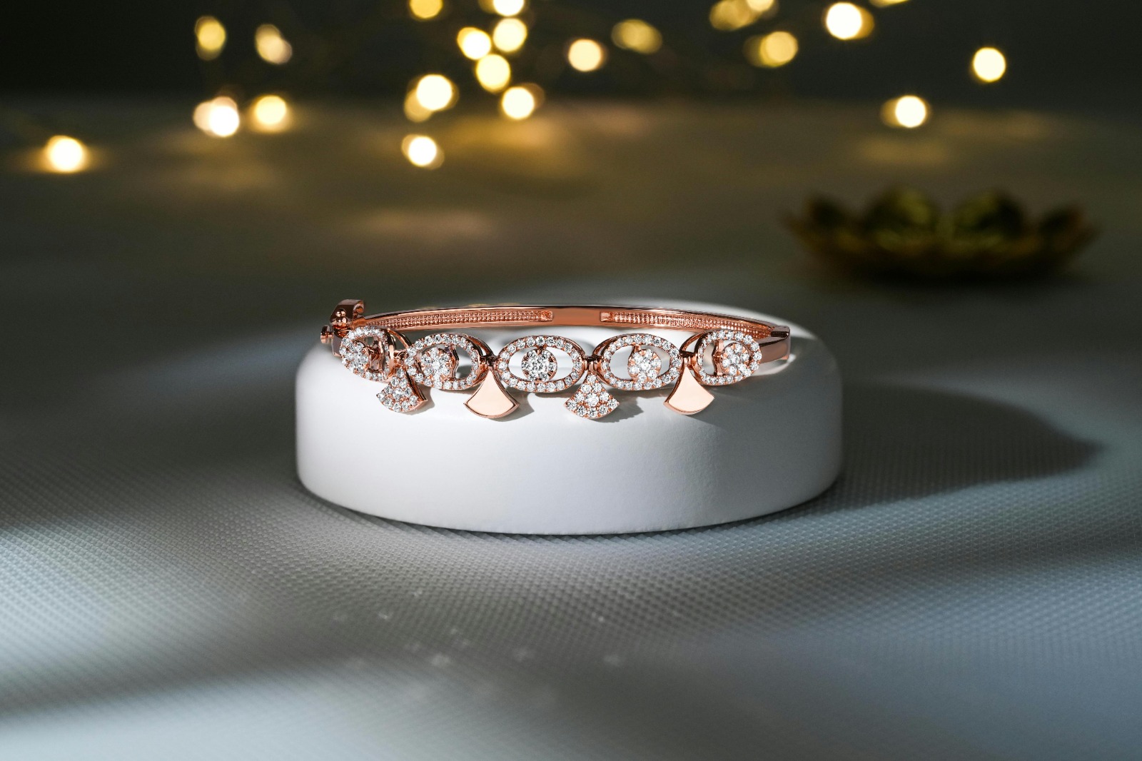 Nail Bracelet – Stylish Modern Jewellery for Everyday Fashion